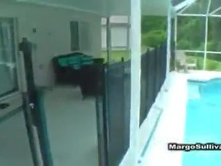 Madrasta fodido em o à beira da piscina margo sullivan