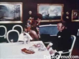 Tappning kön video- 1960s - hårig prime brunett - bord för tre