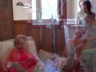 Auntie játszik -val neki niece, ingyenes aunties porn� 69