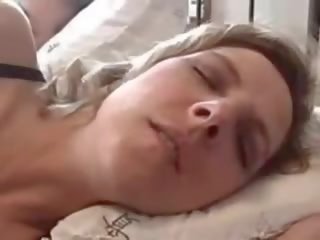 Vyras video žmona atsižvelgiant analinis ir nuleidimas ant veido nuo jo swain !
