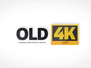 Old4k străin în o mare casă știe cum pentru cald tu în sus