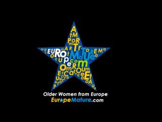 Europemature eldre jente rose solo