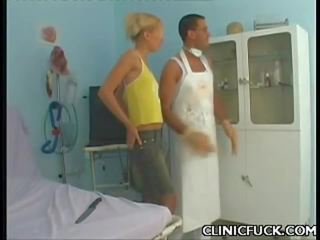 Loira gostosa goza clínica xxx filme