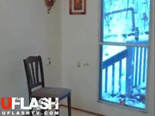 Ýalaňaç in jemagat öňünde başlangyç betje eje flashing handy man webkamera