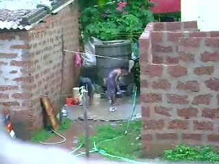 Görmek this two elite sri lankan young lady getting bath in daşda