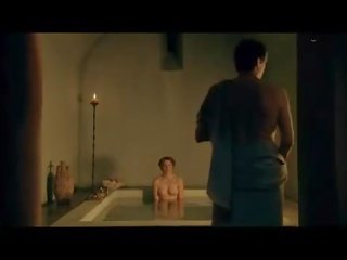 Lucy lawless eşiksiz in the bath